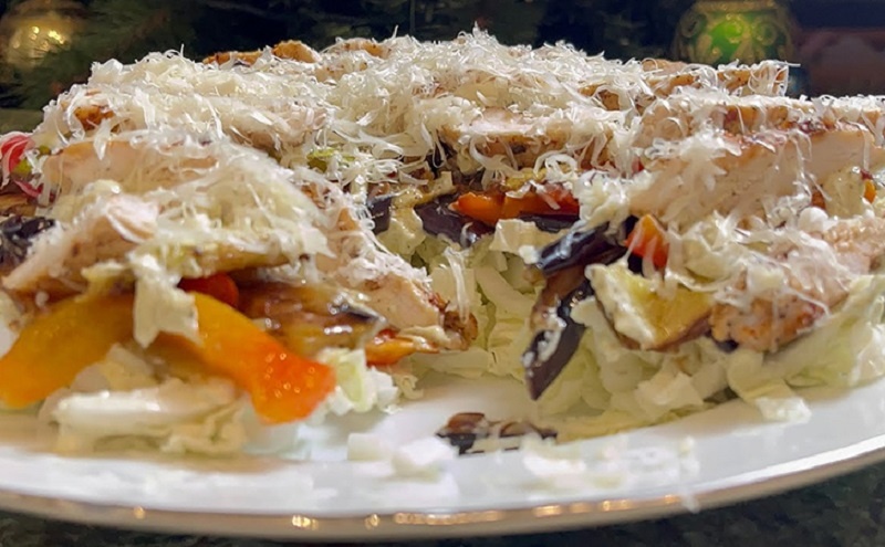 Зимний салат с курицей и овощами для праздничного стола