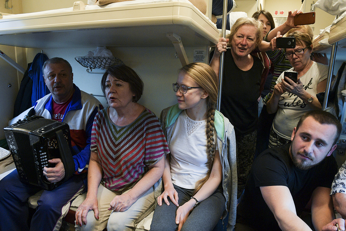 Плацкарт - место знакомств и отсутствия личного пространстваАлександр Гальперин / Sputnik