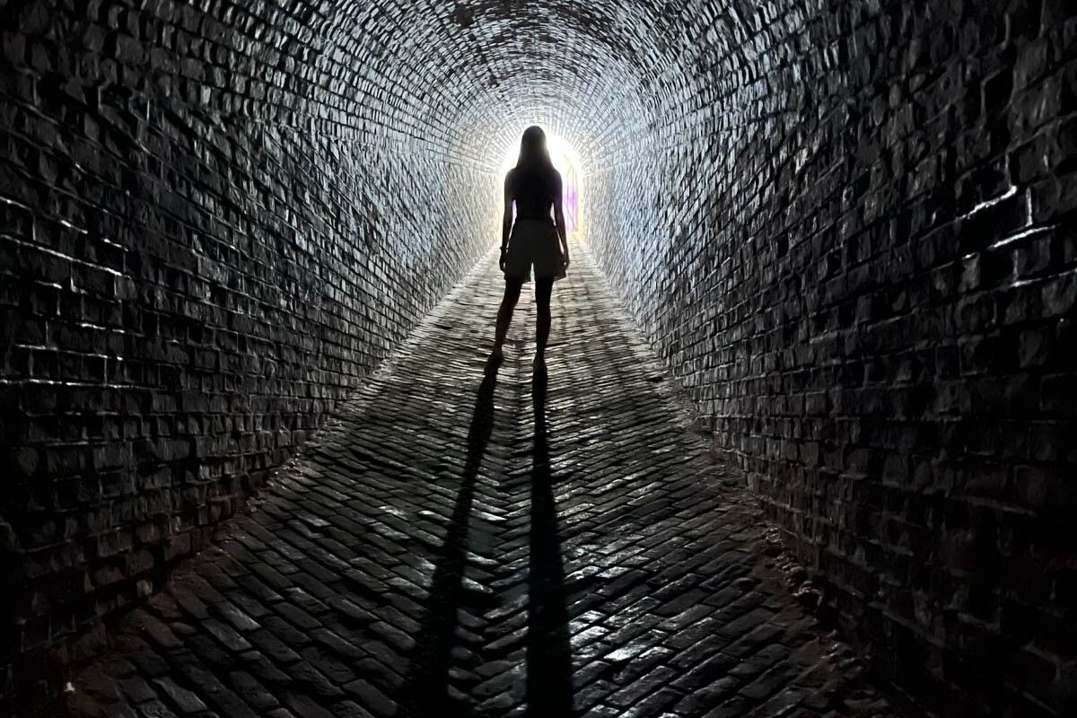 Снимок в подземном коридоре форта «Штайн». Источник: личный архив Ирины Маслаковой📷
