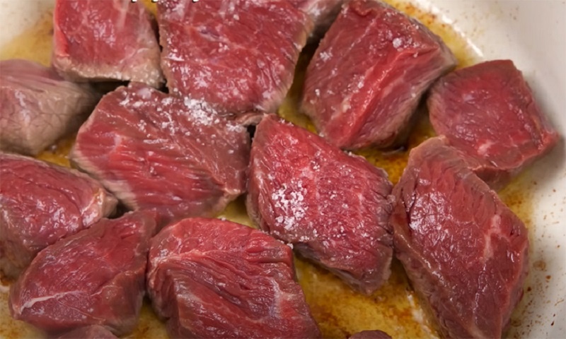 Ирландское рагу на пиве: согревающий рецепт зимы с историей и вкусом