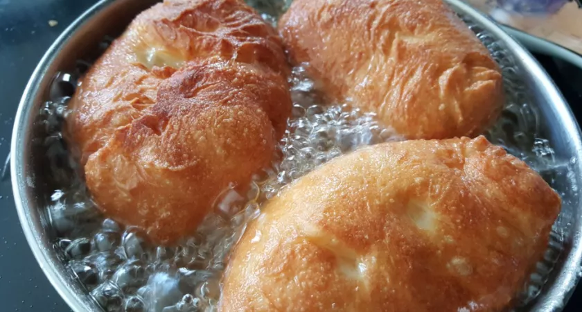 Жареные пирожки на кефире "как в детстве": нежные, сочные и золотистые - мой простой рецепт