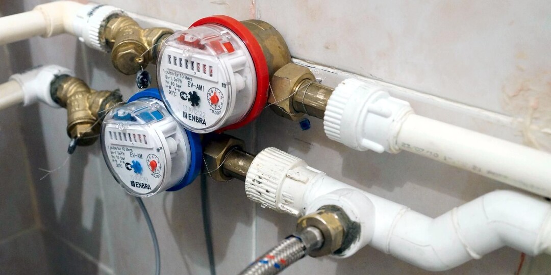 Почему слесари охотятся за старыми счётчиками: простая арифметика выгоды, о которой никто не говорит