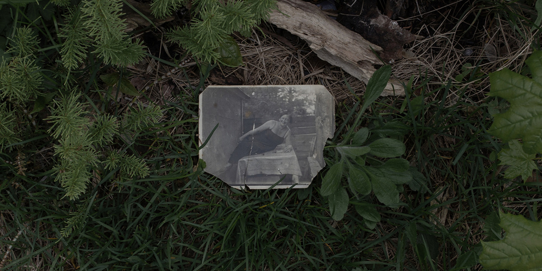 «Приговорена к высшей мере наказания в особом порядке»: фотограф Лолита Чапрак восстанавливает историю репрессированной прабабушки