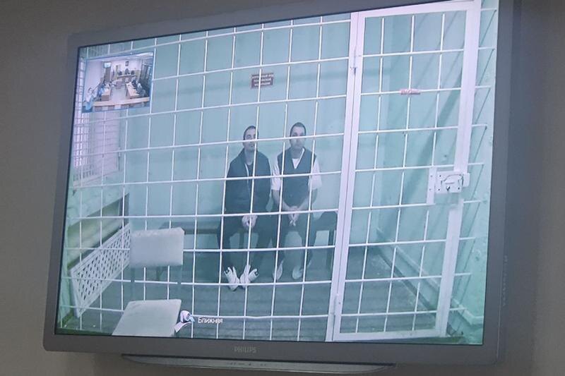    @ Облсуд / Братья Макаровы