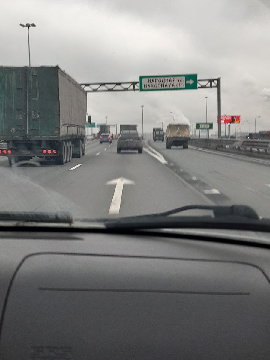 фото автора: сейчас они в дороге, возвращаются из Питера домой за стёклами биопсии, пока с талонами на понедельник неясно, кто оформит квоты — тоже. Мне пока не отзвонились, министр написал — ждите, ваша ситуация в работе😢