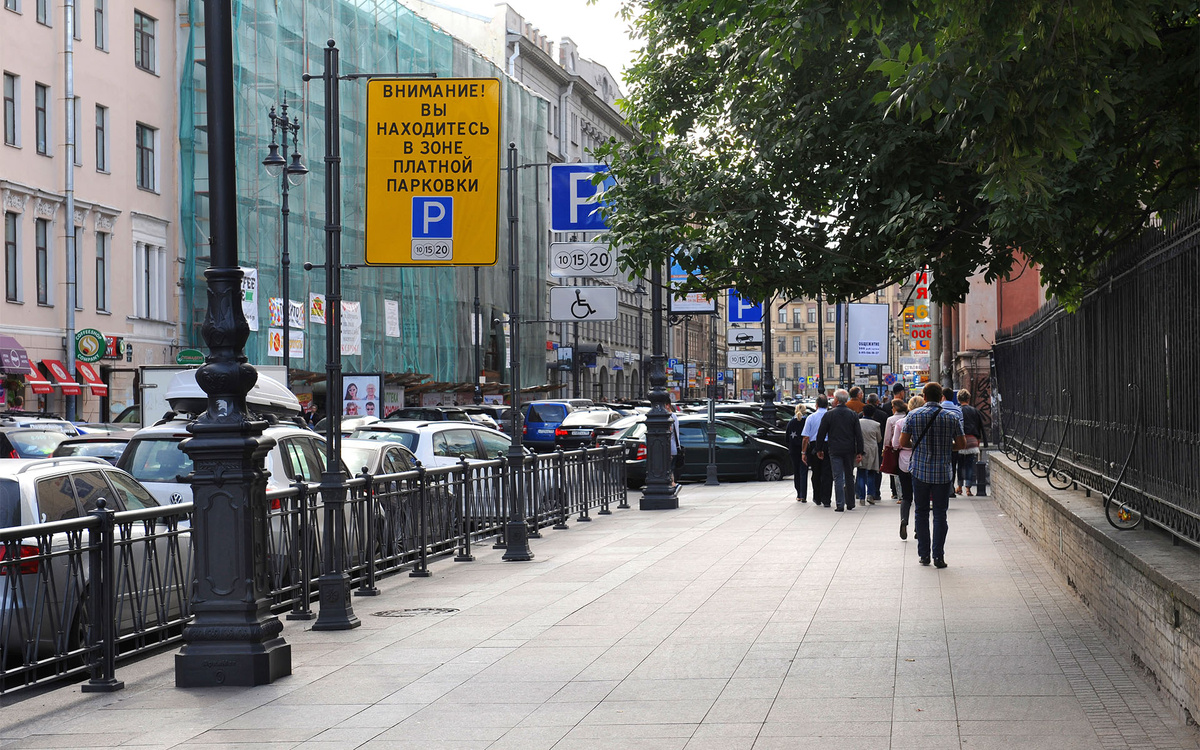 Комитет по развитию транспортной инфраструктуры Санкт‑Петербурга📷Платная парковка, введенная в Санкт-Петербурге в 2015 году, сейчас действует на 652 участках улиц в Центральном, Адмиралтейском, Петроградском и Василеостровском районах