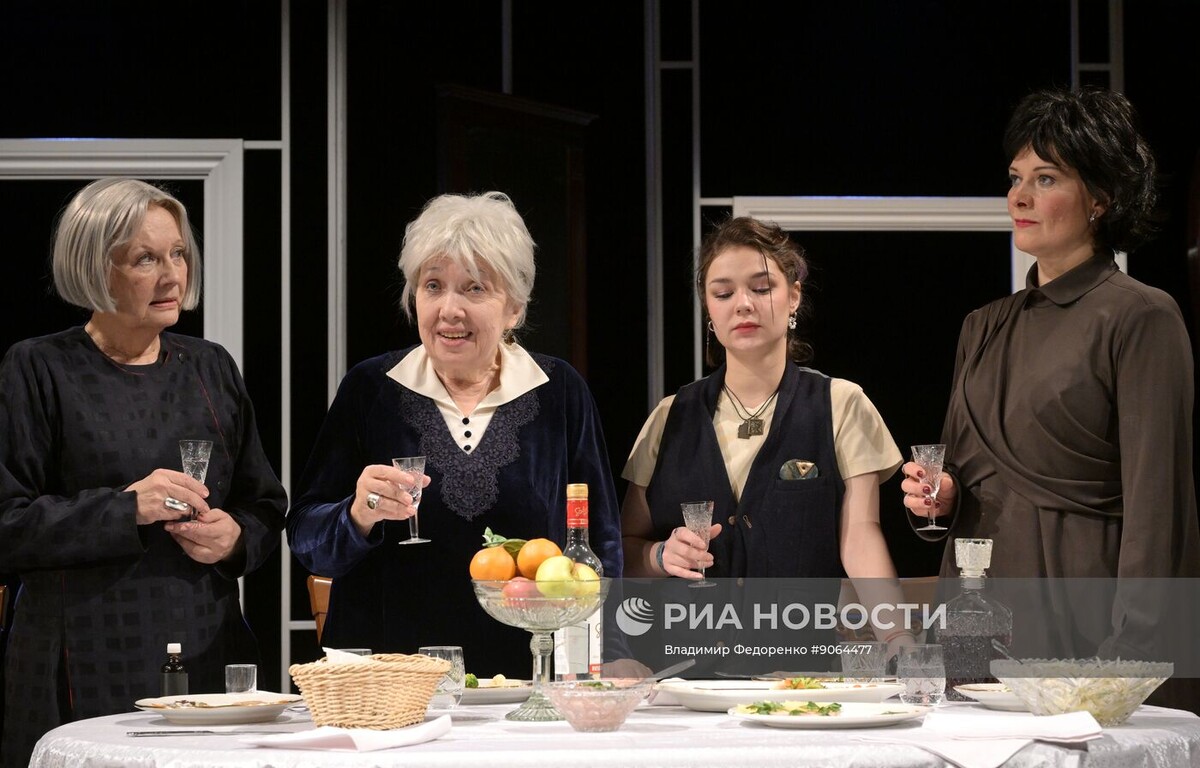 Фото: РИА Новости. Спектакль "Москвички" в Театре Моссовета.
