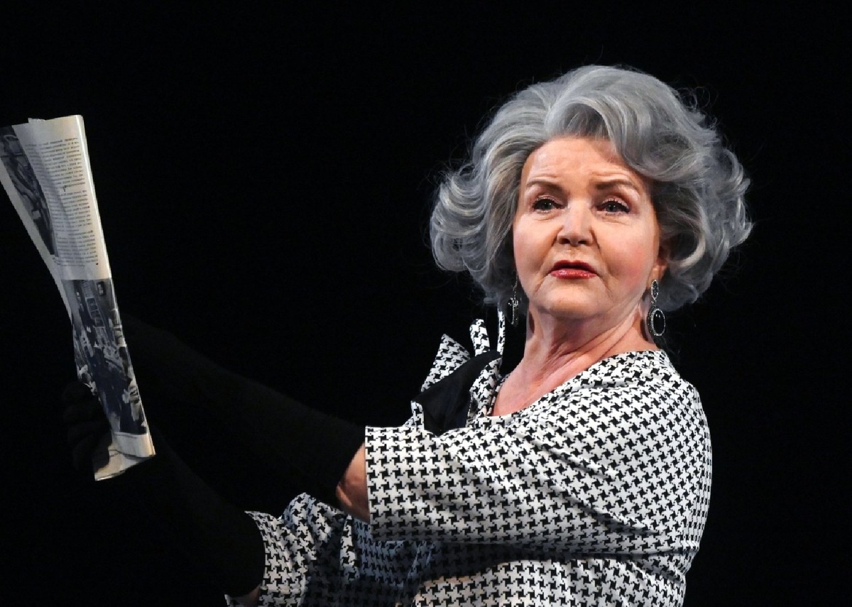    Ольга Науменко в спектакле «Мадам Рубинштейн» (фото: РИА Новости/Владимир Федоренко)