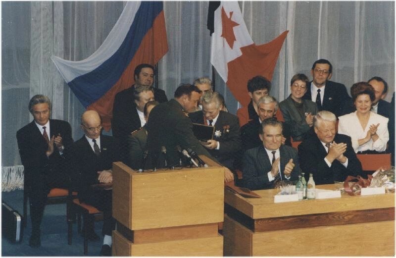    Празднование 75-летия конструктора в Государственном театре оперы и балета УР, 10 ноября 1994 г. Фото: Центральный государственный архив Удмуртской Республики