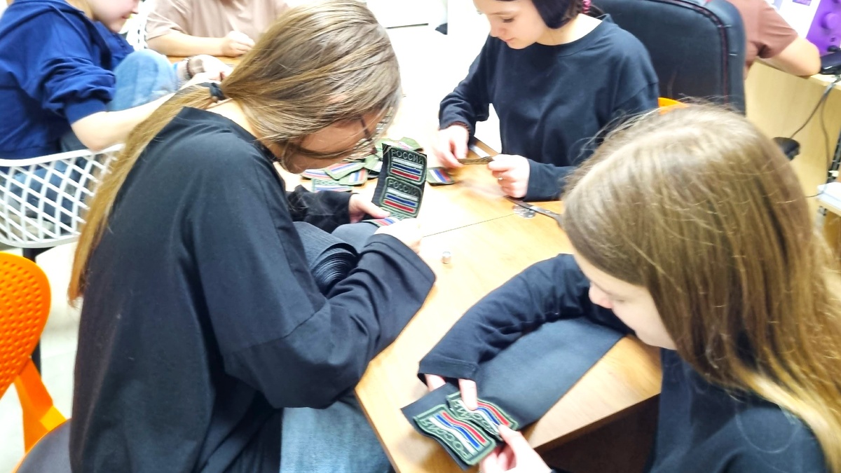    Школьница из Сургутского района шьёт символы мужества для героев