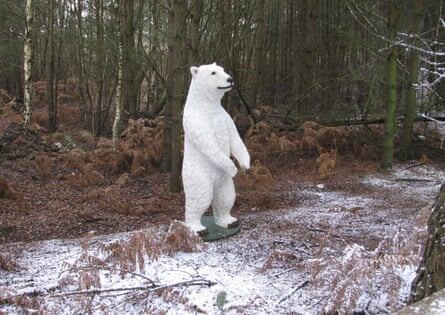 Искусственный белый медведь в парке развлечений Lapland New Forest, открывшемся в ноябре 2008 года в