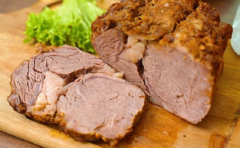 Буженина в духовке: сочное мясо для праздничного стола и вкусной нарезки