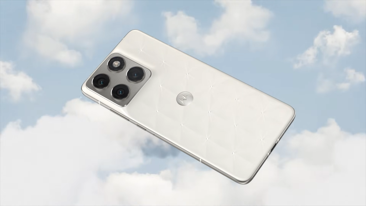    Motorola показала спецверсию смартфона Edge 70 в трендовом оттенке Pantone