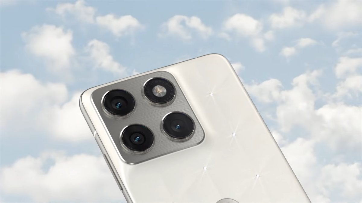    Motorola показала спецверсию смартфона Edge 70 в трендовом оттенке Pantone