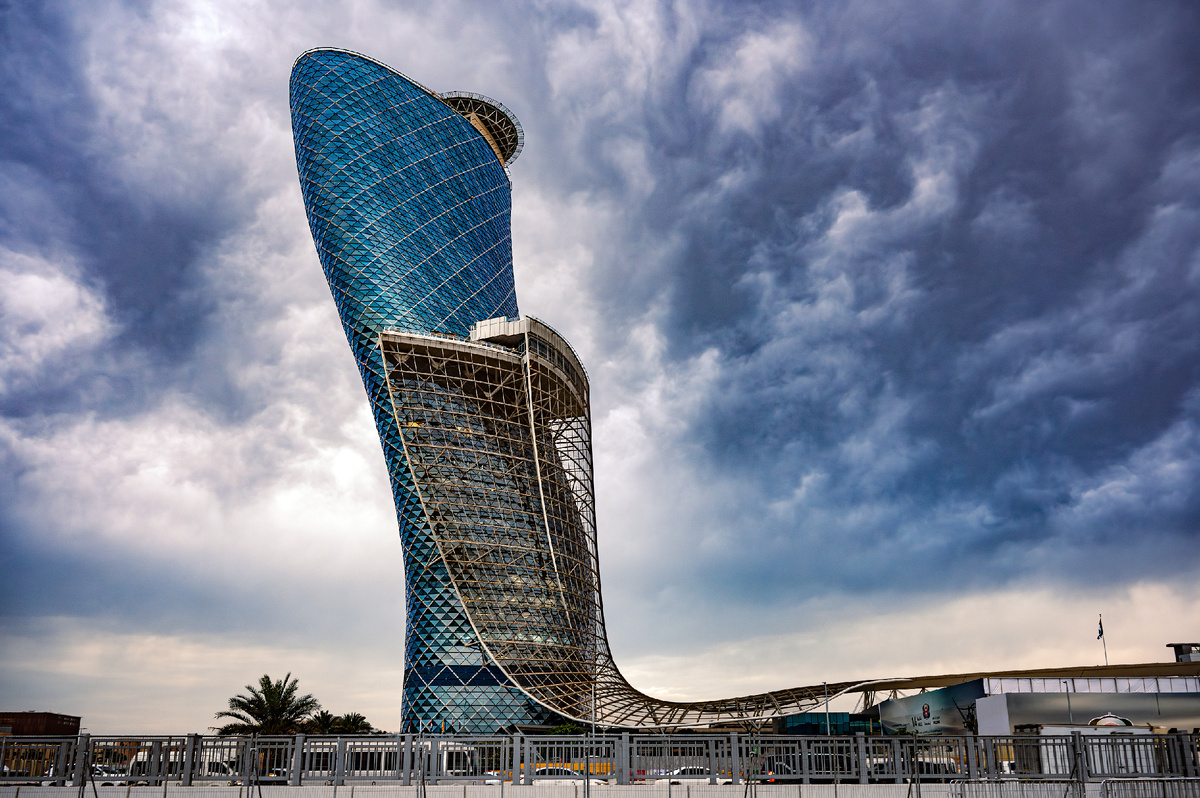 Башня Дина или Падающая башня, высота 160 м