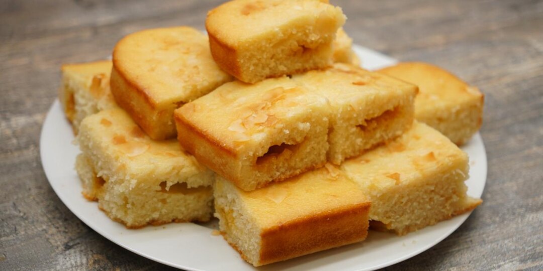 Воздушный манник с карамелью и кокосом — идеальная выпечка к чаю