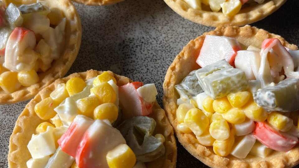 Любимый крабовый салат в новом формате