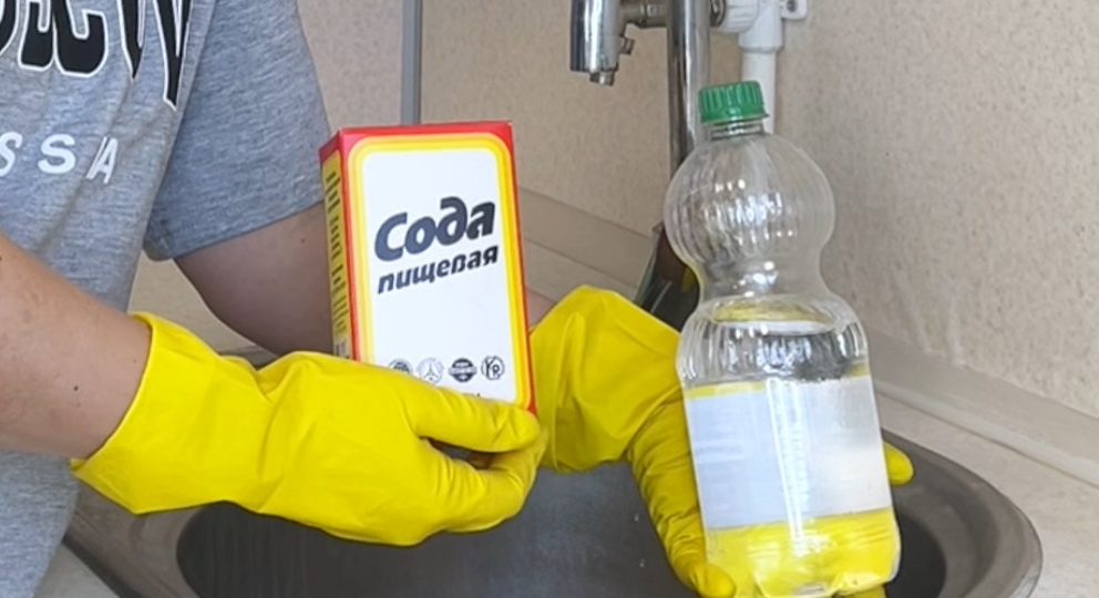 Сода и уксус СОЗДАЮТ засоры: показываю наглядно! И что реально прочистит трубы