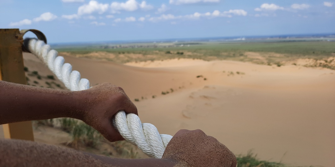 Автобродяжнический роман с барханом Сарыкум