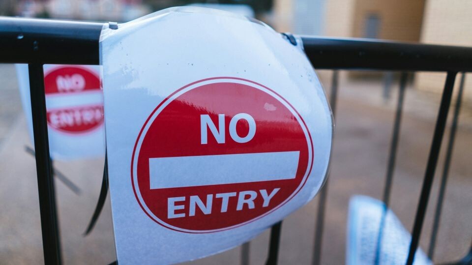    Карантин. Проход запрещен. Источник: unsplash.com