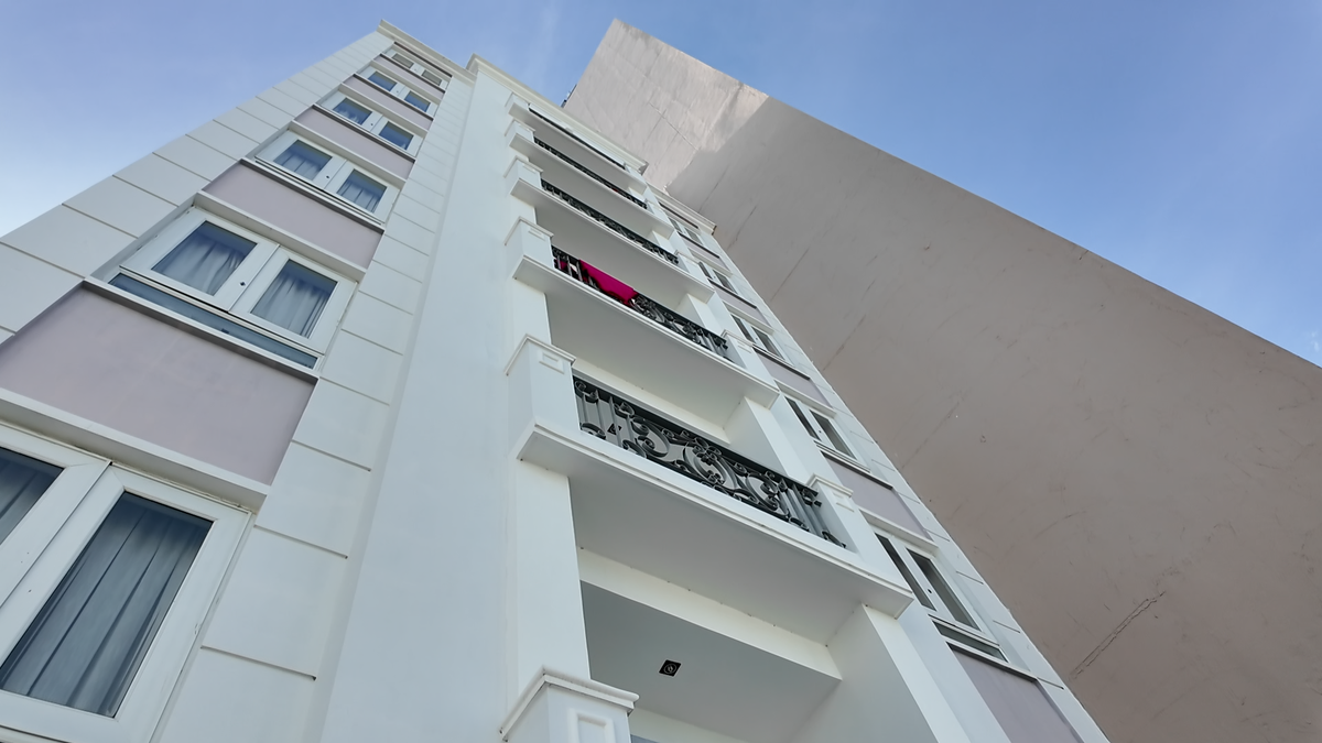 Вот такие балконы на два номера в отеле Nevy Hotel Nha Trang.