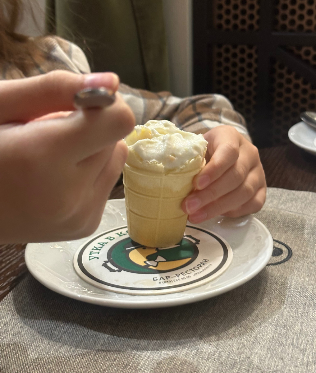 Личное фото. Мороженное хочется, но у всех сейчас болит горло