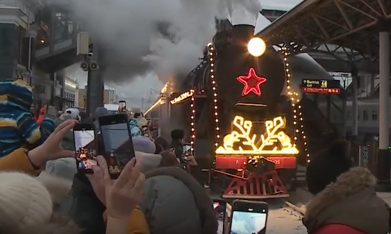     В Красноярск прибыл поезд Деда Мороза