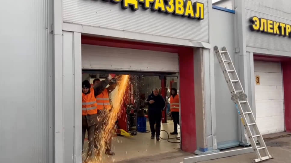 Демонтаж незаконно работавшего павильона автосервиса в молодежном переулке .📷Фото: Пресс-служба комитета по контролю за имуществом Санкт-Петербурга