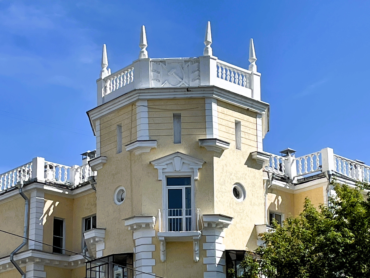 "Корона" восьмигранной башни