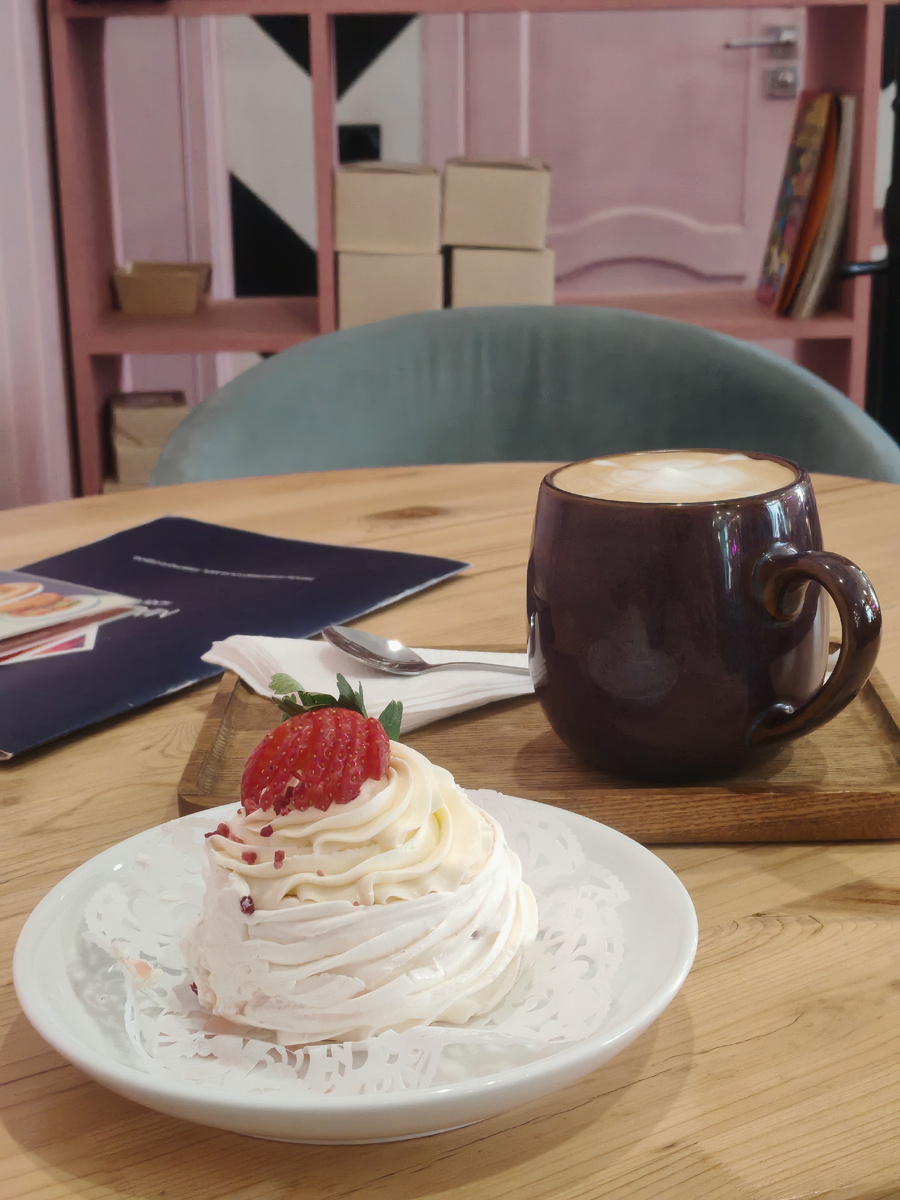 Иногда бывает и так. Кофе на кокосовом молоке. 