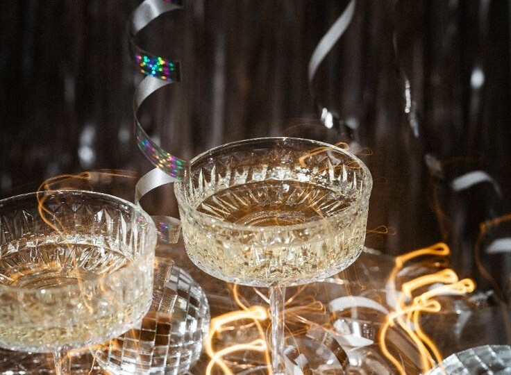 Как организовать новогоднюю вечеринку: идеи для создания праздничной атмосферы