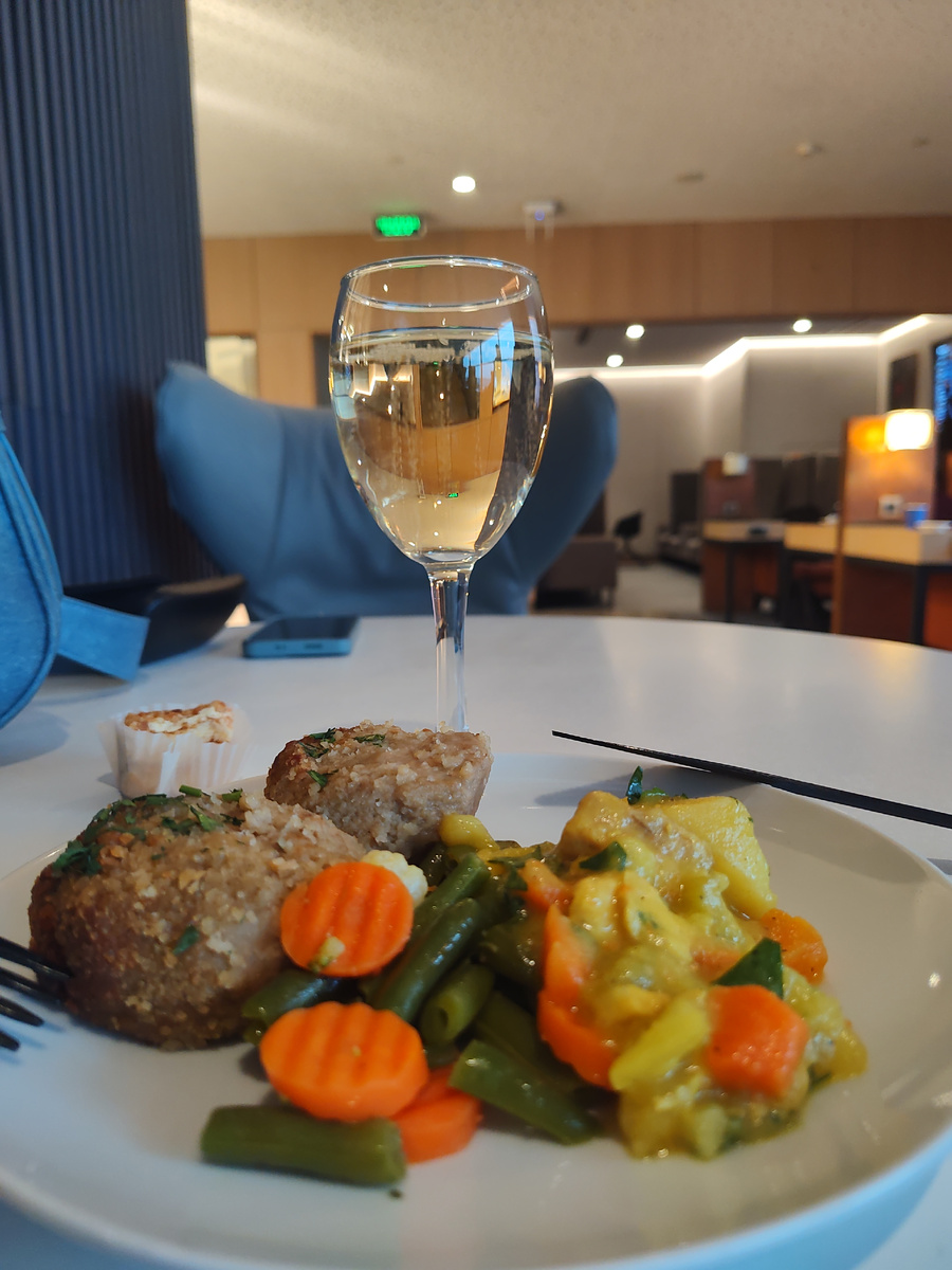 Мой обед. Фото автора. Ну и предупреждение Минздрава в силе)