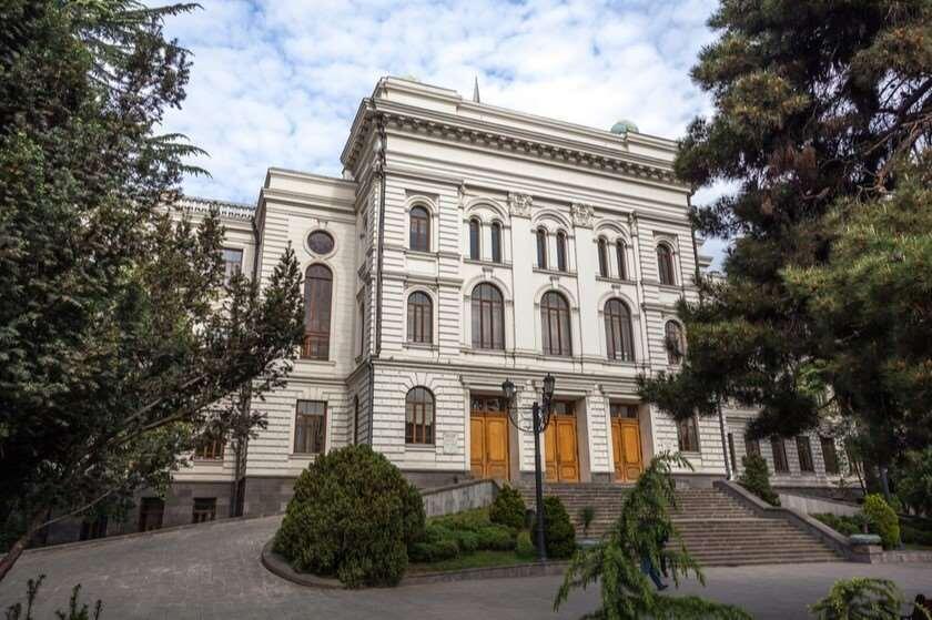 Здание Тбилисского государственного университета имени Иванэ Джавахишвили.