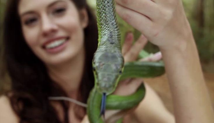 15 худших подарков, которые получали путешественники: от живой змеи до чужого паспорта