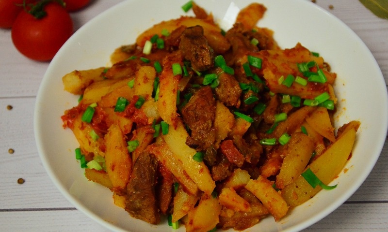 Готовлю картошку с мясом на сковородке за полчаса: простой рецепт, который спасает меня, когда нужен быстрый ужин