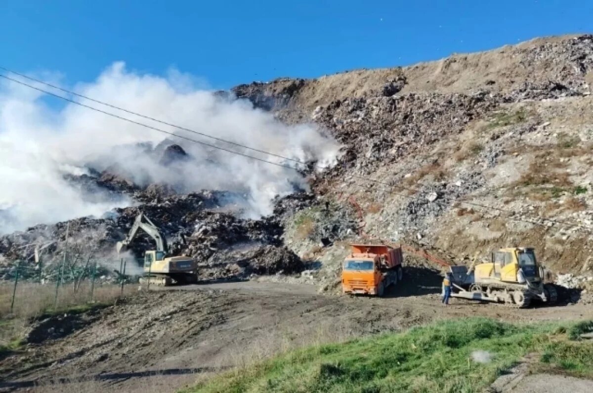    Ветер осложняет тушение возгорания на полигоне в Новороссийске