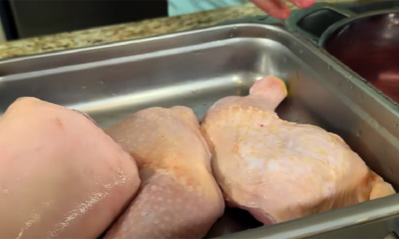 Деревенский холодец к праздничному столу: секрет насыщенного вкуса и идеальной текстуры