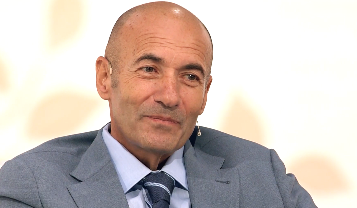 на фото Игорь Крутой