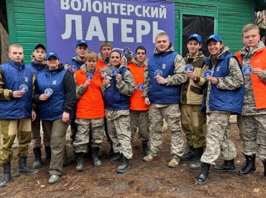    Волонтеры // Фото из телеграм-канала Юрия Слюсаря