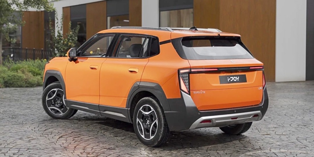 В России начались продажи кроссовера Evolute i-JOY нового поколения