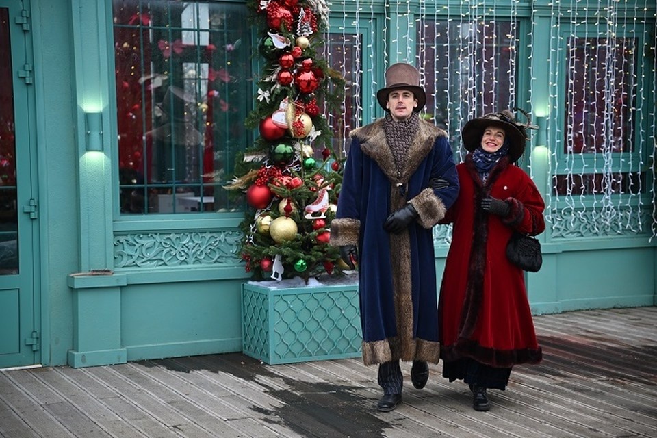    Неизменной в России остается традиция праздновать Новый год в кругу близких людей Иван Макеев