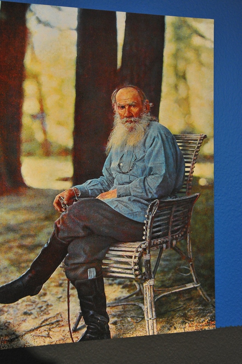    Лев Толстой не сразу разрешил домашним ставить елку. Фото с выставки Сергея Прокудина-Горского "Россия в цвете" в музее Москвы. Анатолий ЖДАНОВ