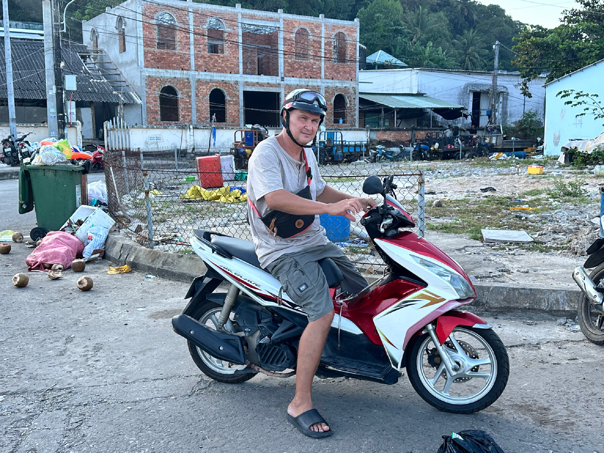 Муж на байке.