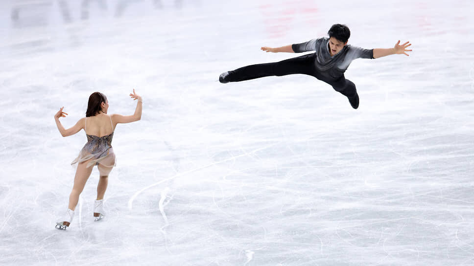 Японские фигуристы Рику Миура и Рюити Кихара.📷Фото: Issei Kato / Reuters