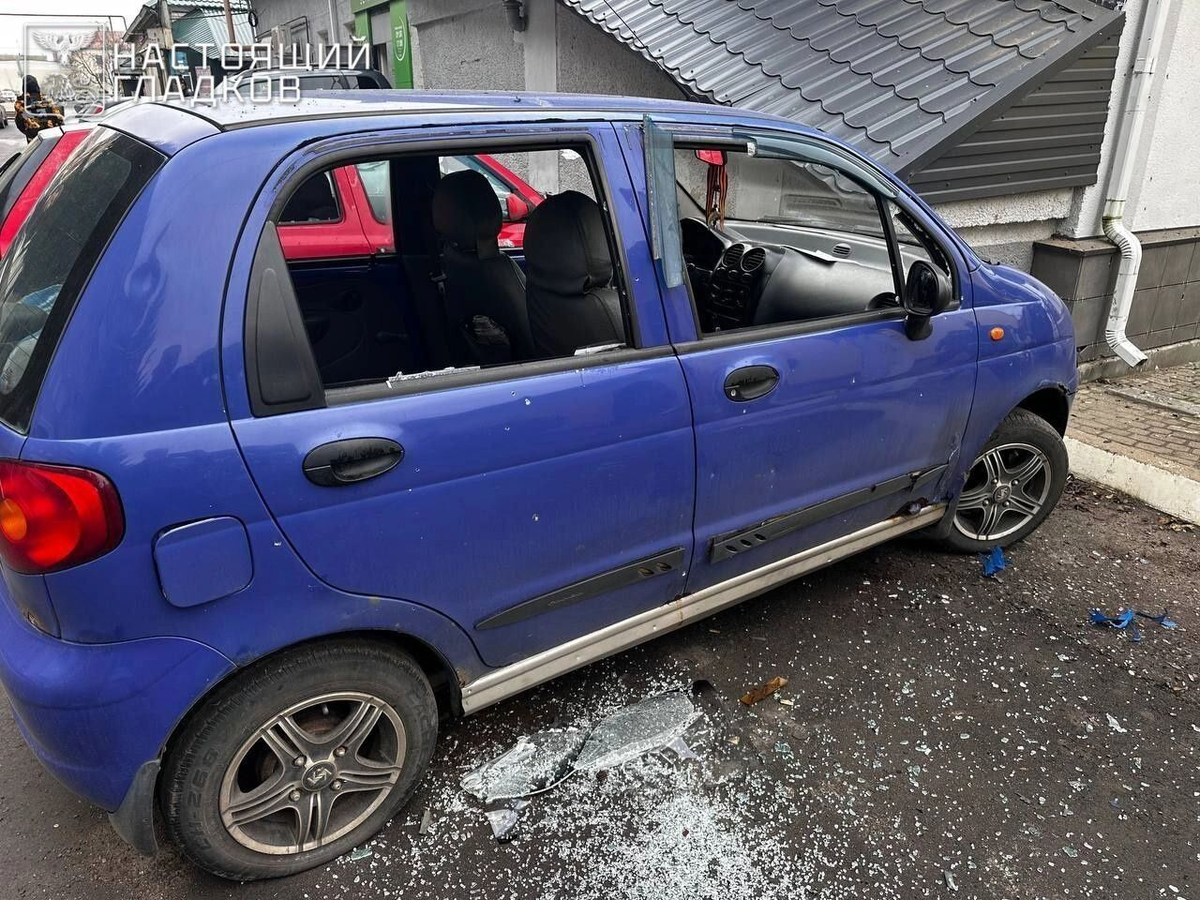 Детонация БПЛА повредила фасады зданий и припаркованные автомобили в Борисовке . Фото: t.me/vvgladkov
