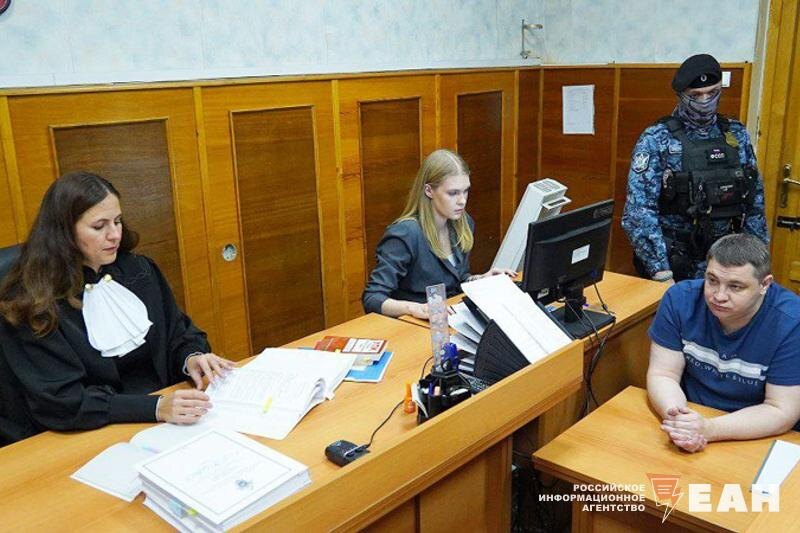    ЕАН. Карпов во время приговора