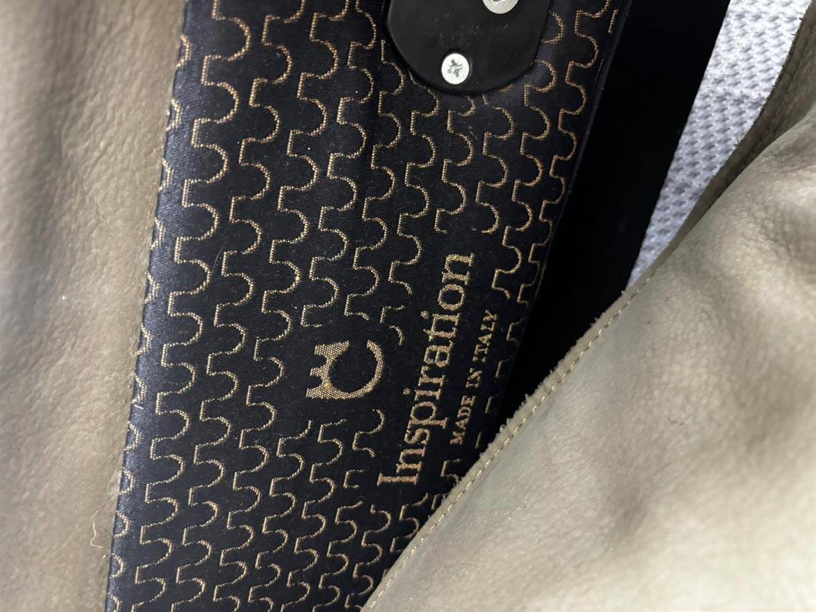 Пример названия на обивке дивана у наших клиентов