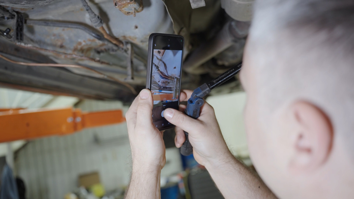 Независимо от пробега, начиная с 7-летнего возраста для моделей W204, W212, W164, W221, V-Class W639, CLS w219, w218, E-Class W211, B-Class W245, A-Class W169 рекомендуем визуальный осмотр тормозных трубок раз в год.