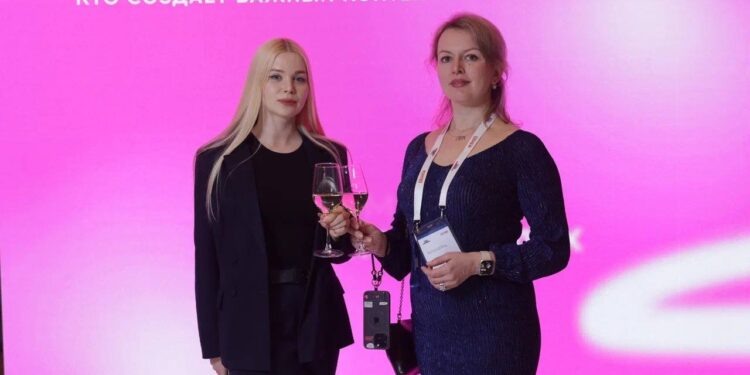    ЕЛЕНА САТИНИНА