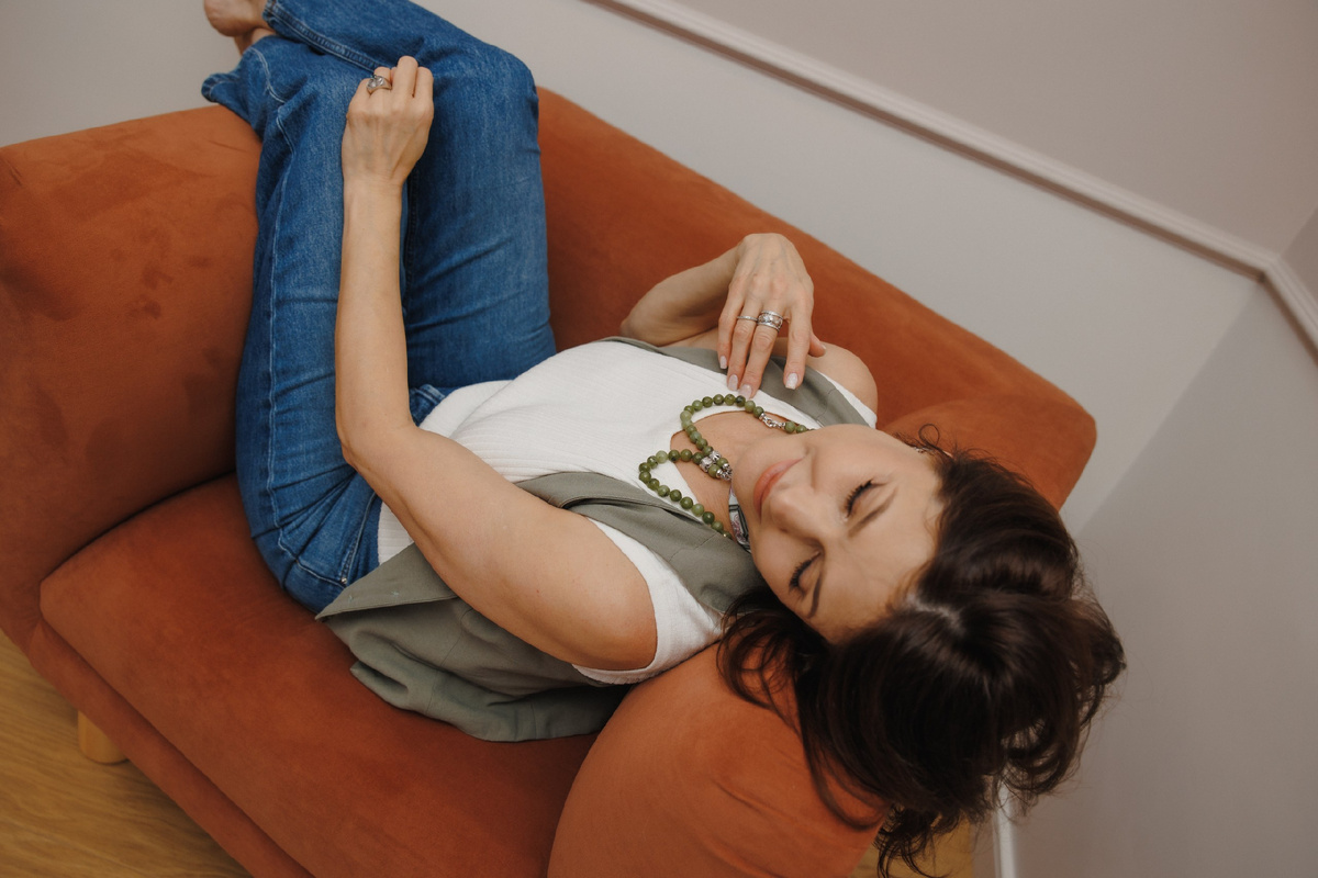 Бренд TRIORA, коллекция Китай: натуральный нефрит, шёлковый шарфик Твилли и дизайнерская брошь